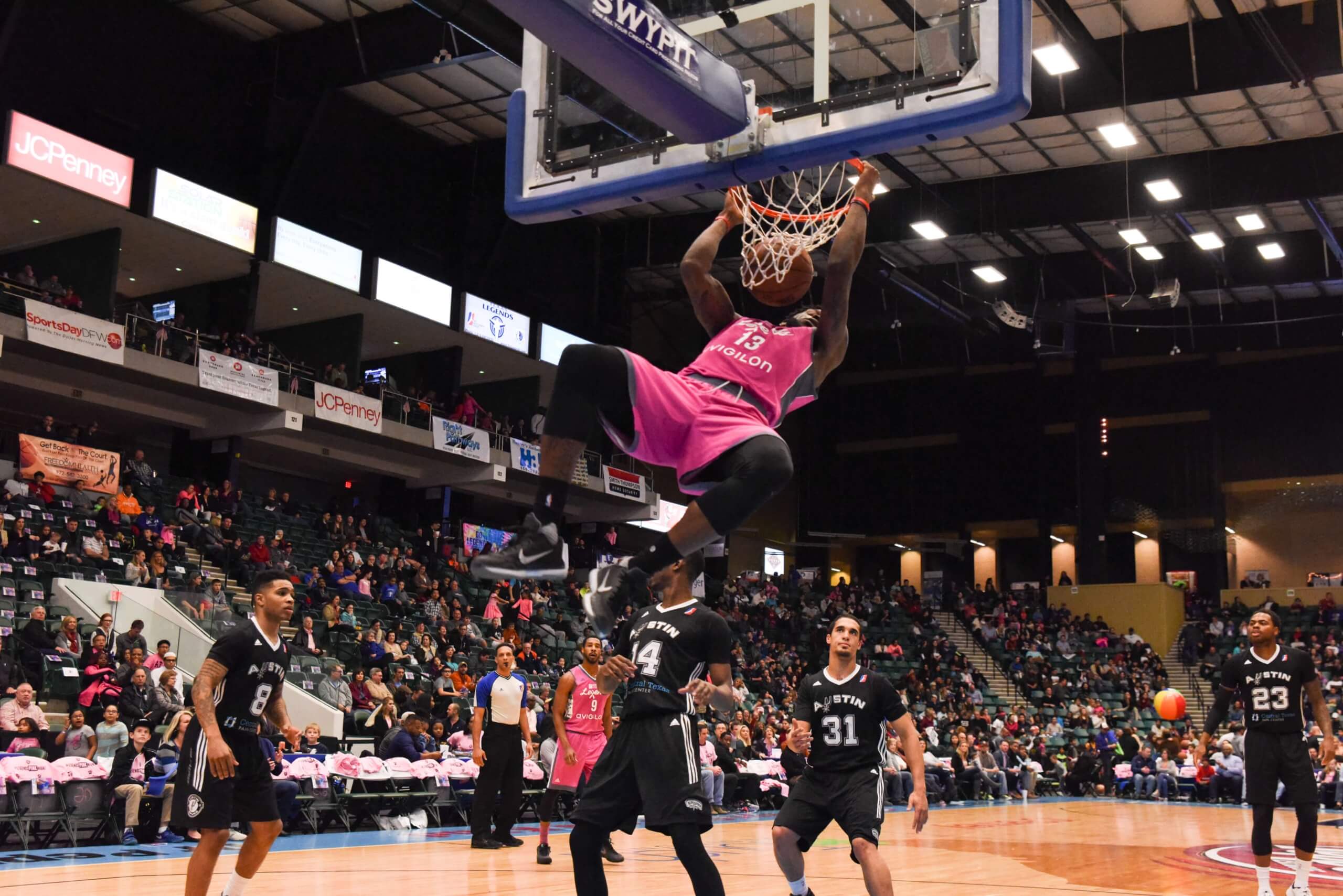 Jamil Wilson making a basket