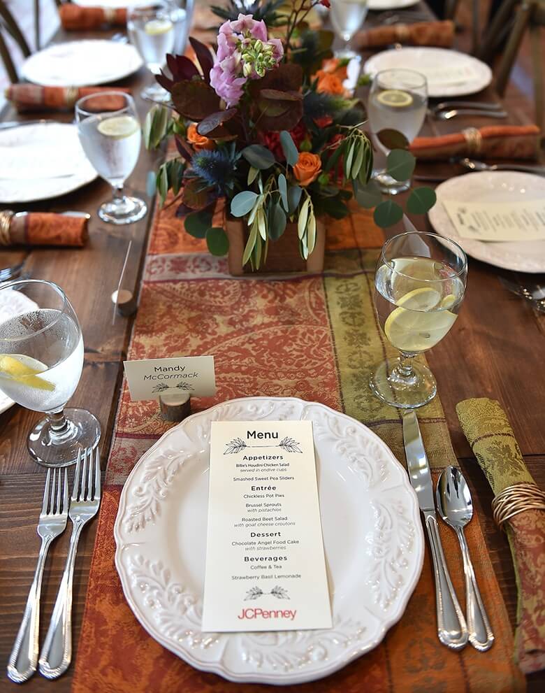 Table setting for the luncheon that Trisha Yearwood hosted 